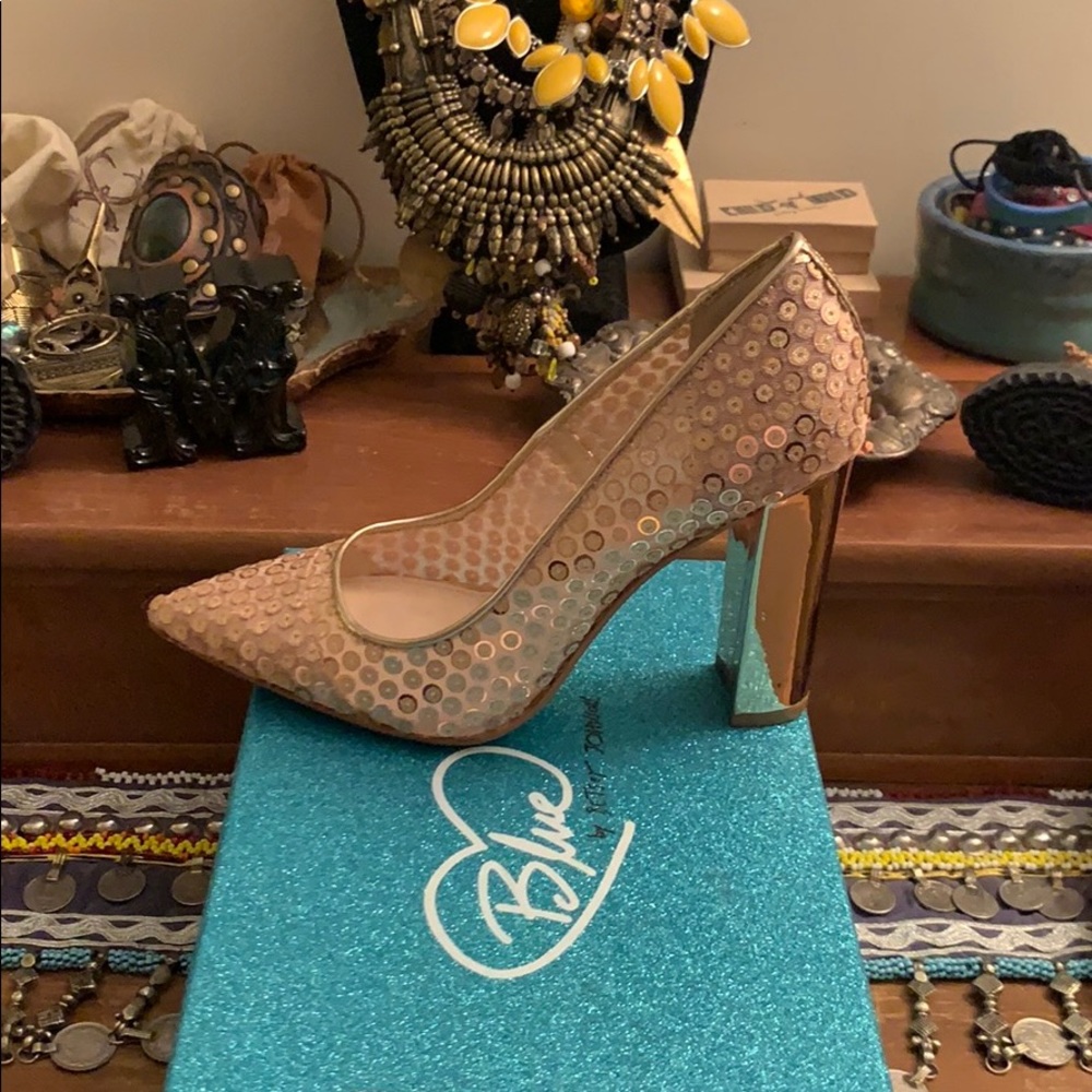 Blue by Betsey Johnson Paula Rose Gold Pumps (7.5) - Picture 2 of 7